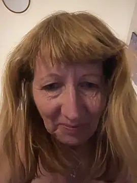 Webcam Model (MatureKim)  is live.Free join now!