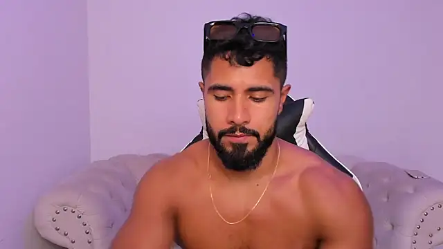 santiago_huntt - Santiago_huntt's free webcam - UK Sex Cams