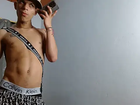 ethanchamo - Ethanchamo's free webcam - UK Sex Cams