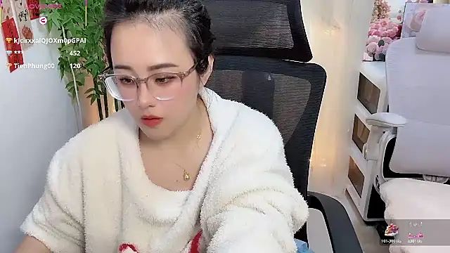 美女NEWONETO在线直播