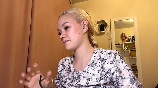 MiaCashe live sex cam