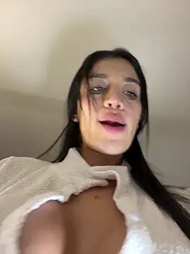 Emmily_19 live sex cam