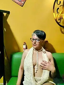 Webcam Model (ilonna2025)  is live.Free join now!