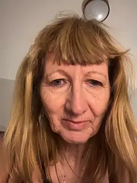 maturekim (Ask my age) - Show my Boobs 🥵