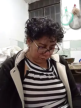 pupi-lanegra - Pupi-Lanegra's free webcam - UK Sex Cams