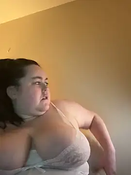 Webcam Model (Maya_29x) is live