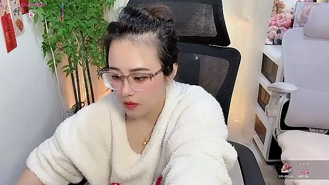 美女NEWONETO在线直播