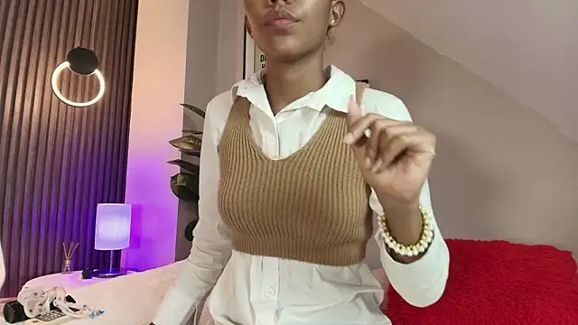 biancaa_18 - Biancaa_18's free webcam - UK Sex Cams