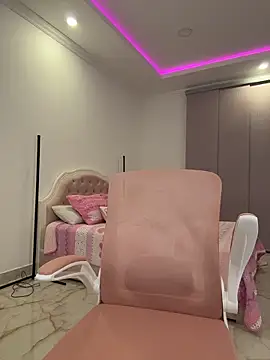 Webcam Model (MissBecka_) is live