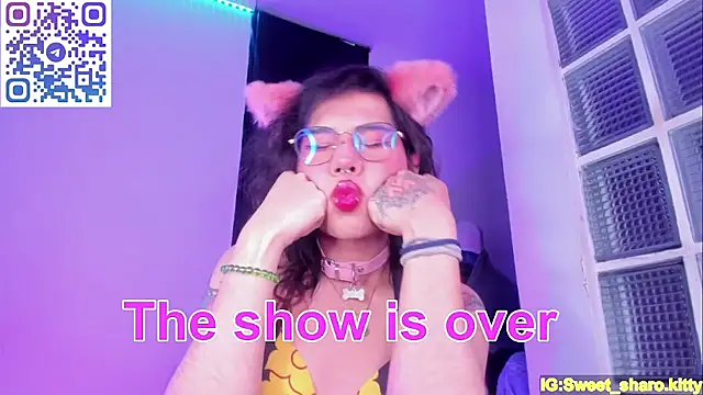 Sweet-SharoKitty live sex cam