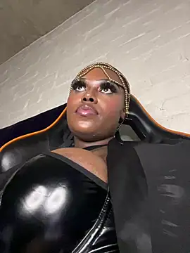 Webcam Model (QUEEN_NOBUHLE_FEMDOM_777)  is live.Free join now!