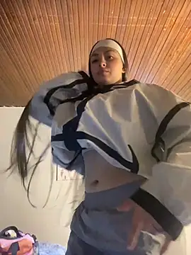 Webcam Model (ArianaDominguezPink_) is live