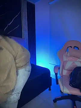 Webcam Model (Ady_18) is live