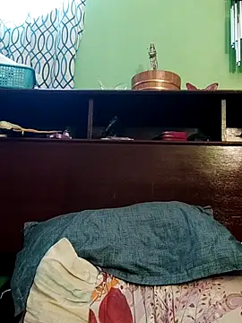 queensoreal - QueenSoreal's free webcam - UK Sex Cams