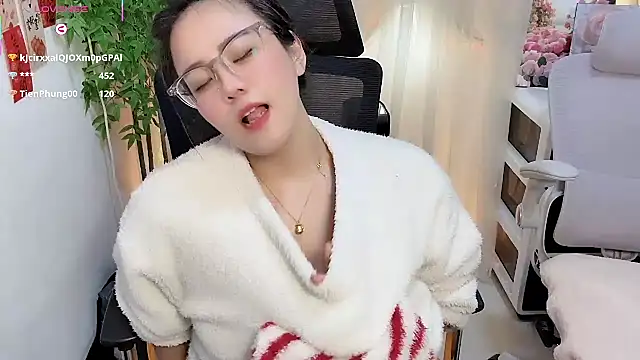 美女NEWONETO在线直播