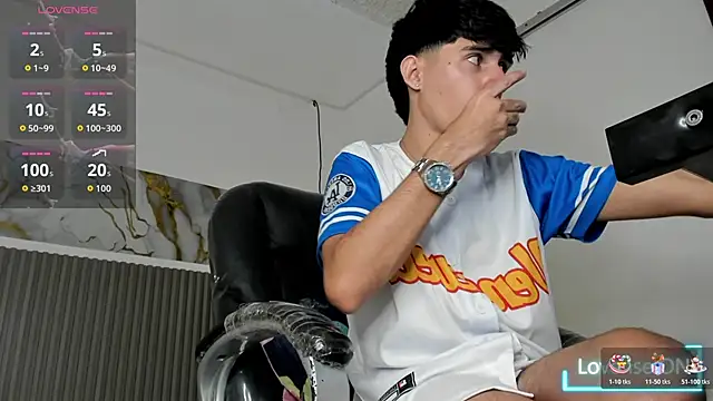 Dyla_n18 live sex cam