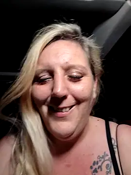 Webcam Model (BecciDeluxe) is live