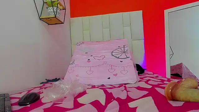 luna_ebony69 (F young) - A delicious squirt straight to your face