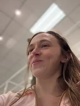 lunagirl13 live cam profile