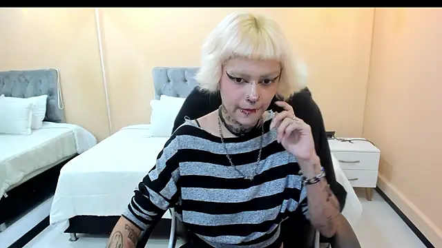 Bela_Craxkerr webcam