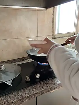 美女xiiuuff18在线直播