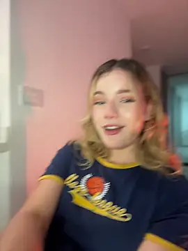 NicoleCut Live Webcam on Stripchat