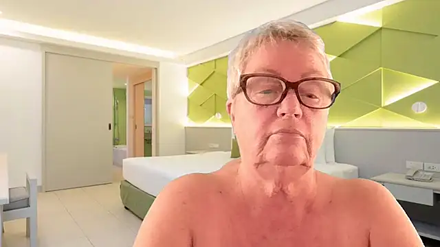 Mystery-Grandmother webcam