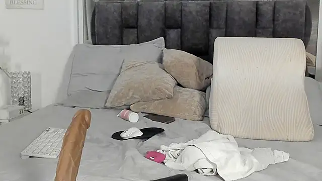 MilfClarett live sex cam