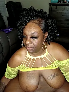 Webcam Model (Thickkemzz41) is live