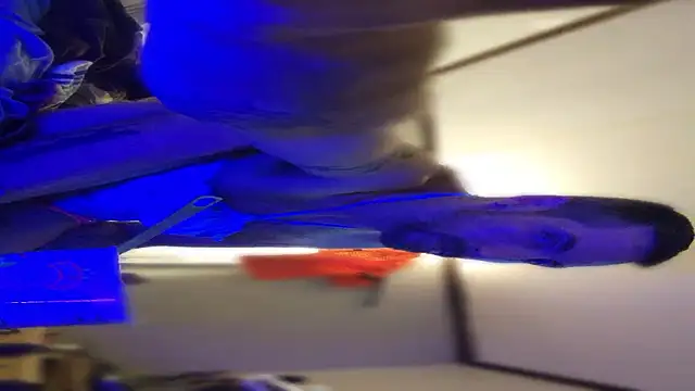 Bi_curious86 live sex cam