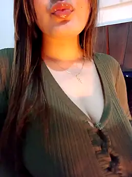 Webcam Model (im_here-) is live