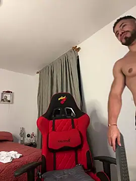 Ezzio_Scolaro live sex cam