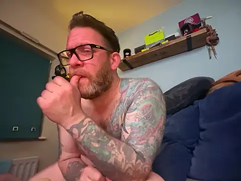 Tattooednakedguy webcam