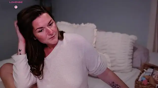 WickedWifeXO live sex cam