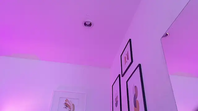 cutepetitee - Cutepetitee's free webcam - UK Sex Cams