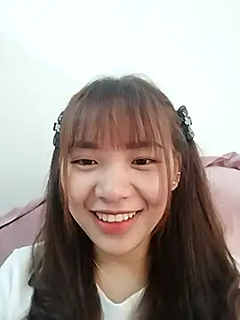 Webcam Model (Linkly-ly)  is live.Free join now!