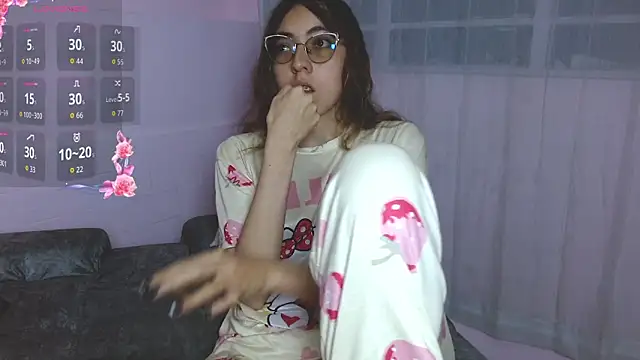 anniesparkle (F teen) - Show my tits