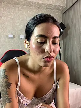 Webcam Model (genesissara) is live