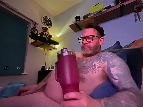 Tattooednakedguy live sex cam