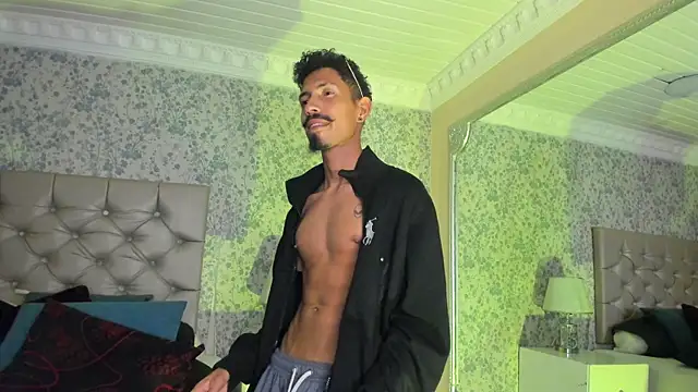 NoaahTylor live sex cam