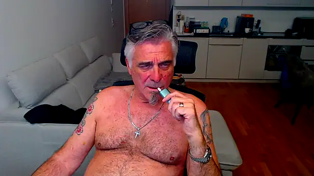 budapest1958 (Ask my age) - in blaue helle Jeans Hose squirten