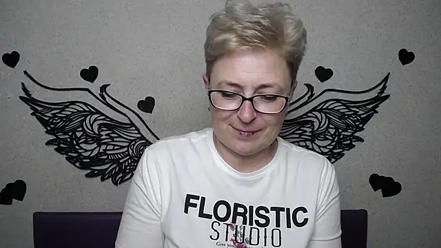 EmiliaGree live sex cam