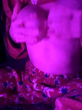 Webcam Model (Hottiesophie) is live