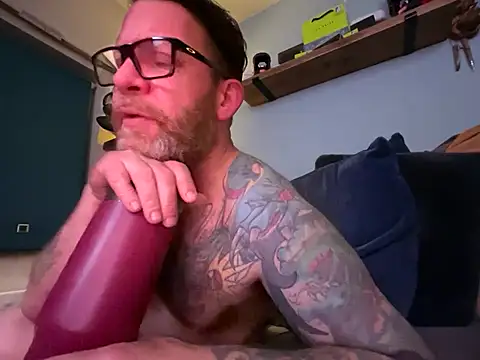 Tattooednakedguy webcam