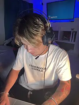 angellatinboy - AngelLatinBoy's free webcam - UK Sex Cams