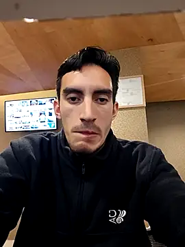 tommymomentum - TommyMomentum's free webcam - UK Sex Cams