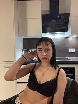 Just-Lilly's Stripchat show and profile