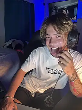 AngelLatinBoy webcam