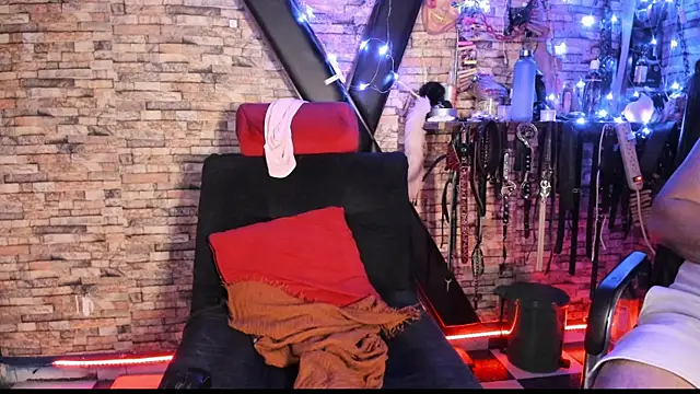 Liltildeman_moon webcam