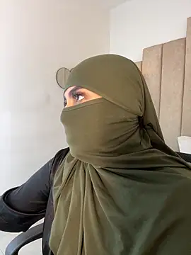 Webcam Model (rashaaa_) is live